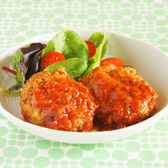 コトコト煮込んで旨みを凝縮したトマトソースは、仕上がり直前にもトマトを加え新鮮で贅沢な味わいに。
